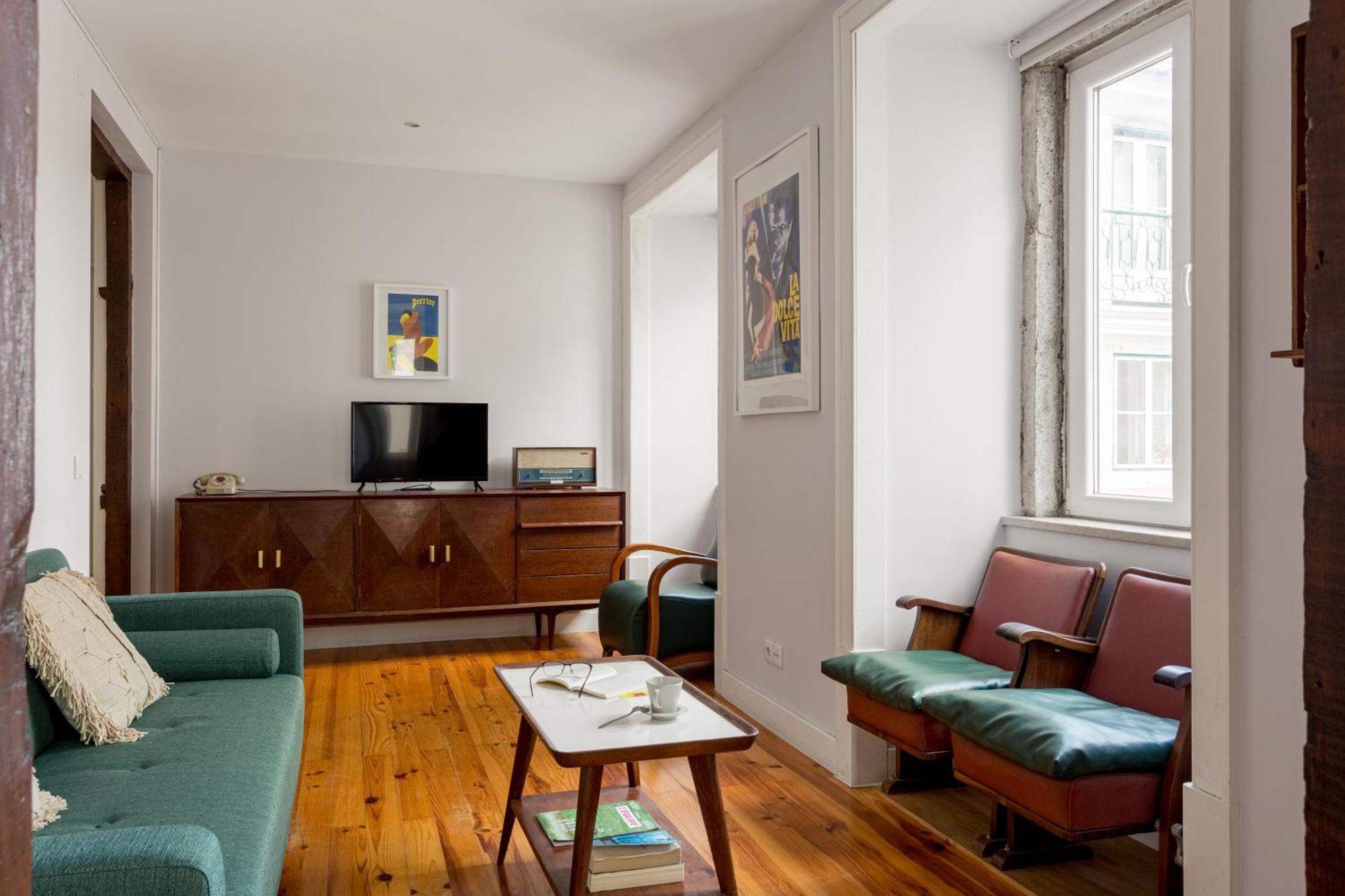 ALTIDO Vintage 2BR Apt in Chiado, nearby Rossio train station Lisboa Exterior foto